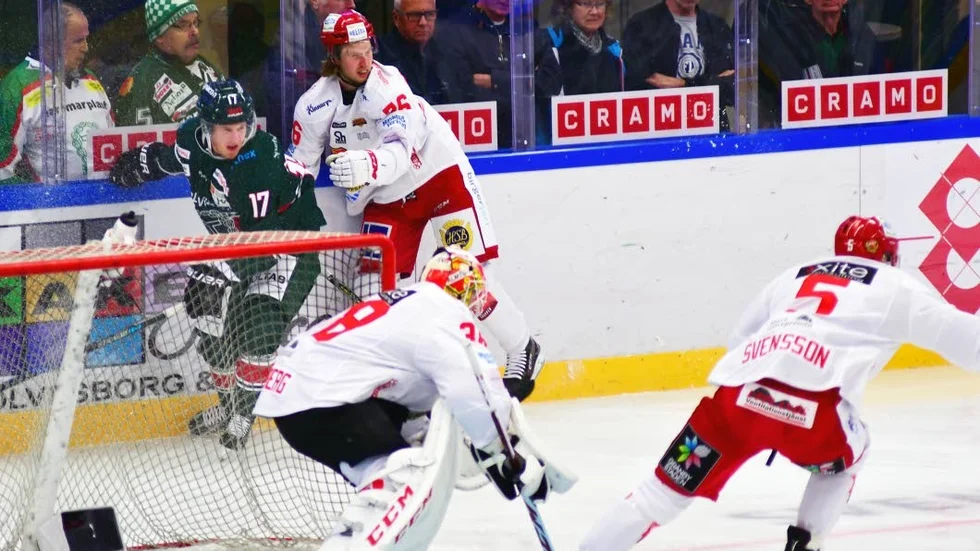 Comeback. Erik Flood, bakom kassen, är tillbaka när Almtuna möter Troja.