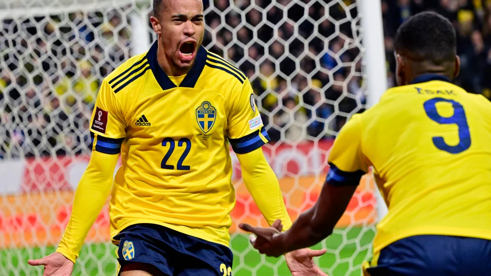Sveriges Robin Quaison jublar efter 1-0 under torsdagens VM-playoff mot Tjeckien.