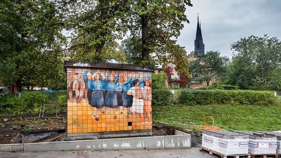 Det blir svårt att förklara tanken med konstverket i Carolinabacken för turister och andra gäster i vår stad, menar insändarskribenten.
