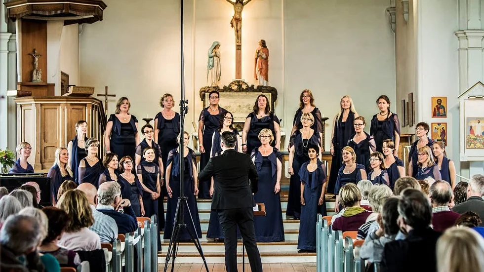 "I juletid". La Capella kommer med julstämning till Heliga Trefaldighetskyrkan.