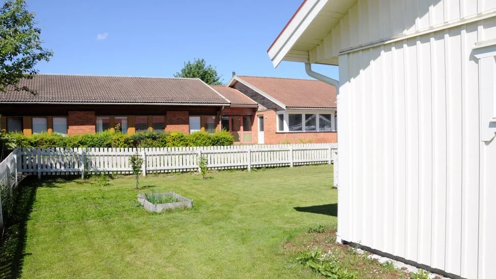 Familjen Yildiz villa ligger i direkt anslutning till det tillfälliga asylboendet i Bäggeby som kan komma att permanentas.