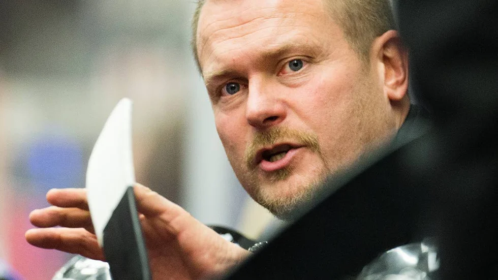 RYTER IFRÅN. Luleå-tränaren Joakim Fagervall vill se skärpning mot Modo.