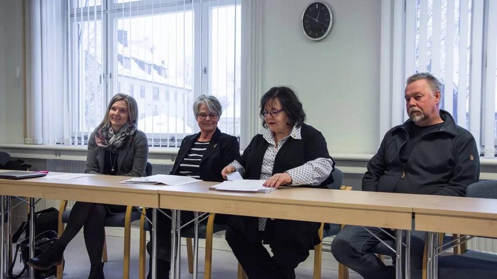 Halvvägs. Karin Börjesson från Länsstyrelsen, Helena Öhlund (S) kommunalråd i Älvsbyn, Agneta Granström (MP) regionråd och Mats Jakobsson från analysgruppen sjösätter strategiarbetet.