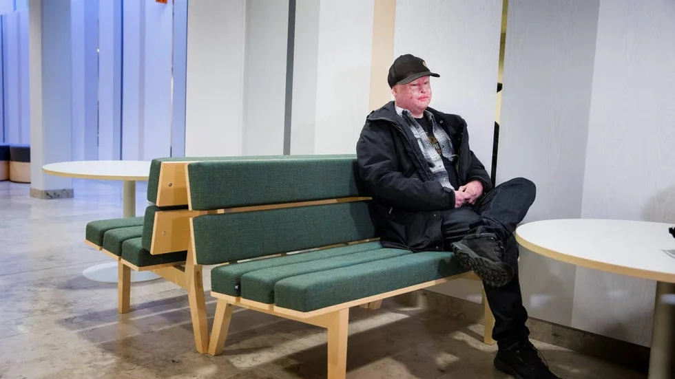 STARKT VITTNESMÅL. Gustaf Seppelin Sollis historia i Luleå tingsrätt berörde de närvarande djupt. Men han själv var helt fokuserad, stadig på rösten och till synes oberörd.