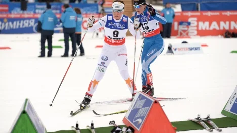 130222 Skidor, VM, Skiathlon Damer: Charlotte Kalla, Sverige, vid skidbytet
Â© BildbyrÃ¥n - 73719 - Foto: NILS JAKOBSSON / BILDBYRÃN