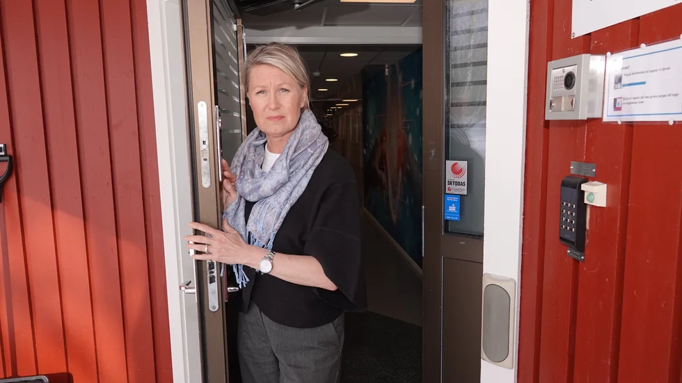 Eva Wikström, IT-chef i Piteå kommun, ska ha fått veta att hon kommer få sluta i samband med ett distansmöte under den pågående IT-attacken. Ett förfarande som våra källor ifrågasätter. "Det pågår en process så jag kan inte kommentera, men jag kan heller inte dementera", skriver Eva Wikström i ett sms till PT.