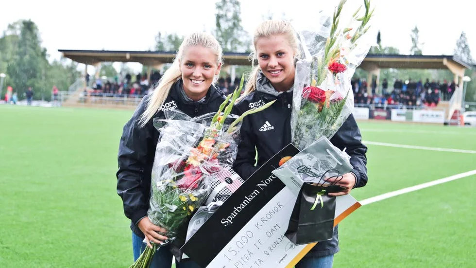 Publikens Jubel. Ronja Aronsson och Lotta Öqvist tvingades till vila – men hyllades i paus.