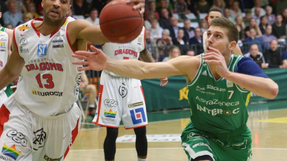 På väg till LF? Landslagsforwarden Christopher 
Czerapowicz kan vara en man för LF Basket.