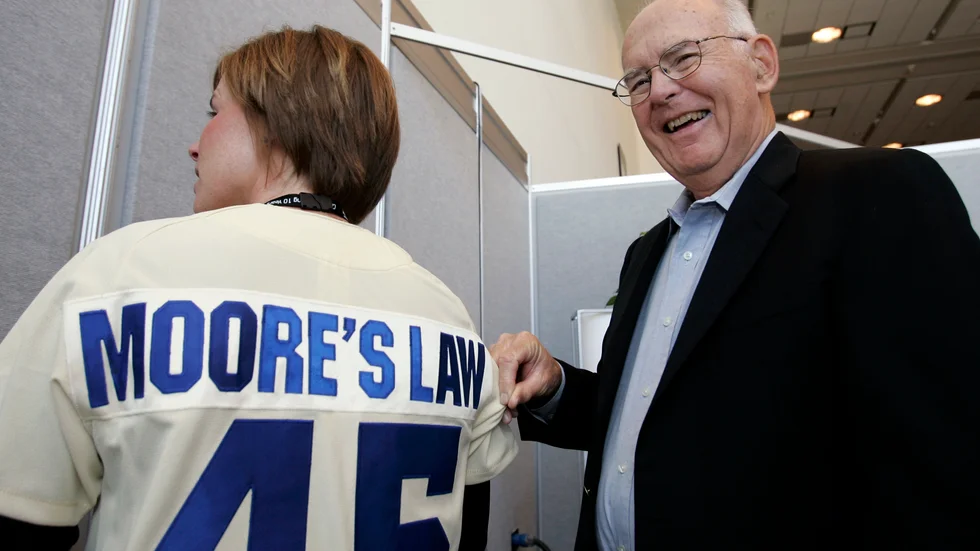 Intels medgrundare Gordon Moore har avlidit. Bilden är tagen 2007. Arkivbild.