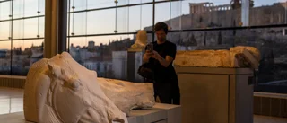 Påven återlämnar delar av Parthenon