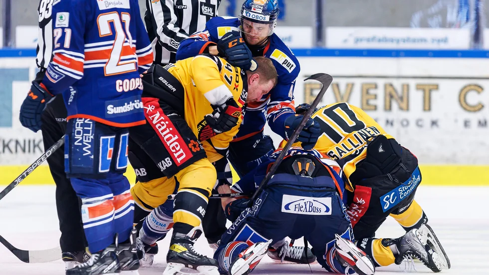 Leo Komarov fick matchstraff efter bråket med Växjös Glenn Gustafsson.