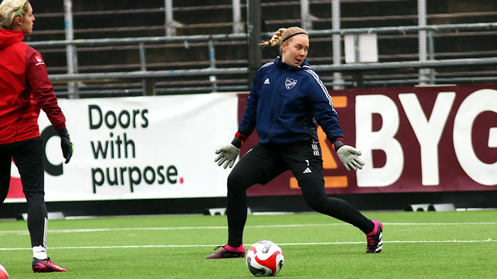 "För några av oss blir det mer känslosamt", säger målvakten Sofia Hjern inför premiären i allsvenskan – en dröm som går i uppfyllelse för 20-åringen som började spela fotboll i Lindö FF.