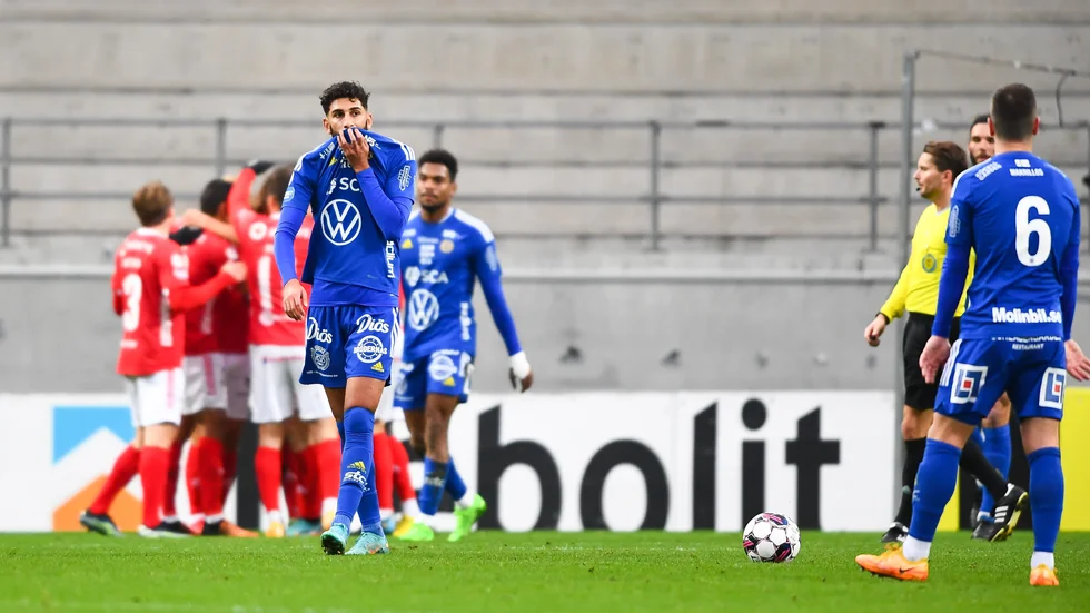 Gif Sundsvall (i blått) degraderades från allsvenskan 2022. Arkivbild.
