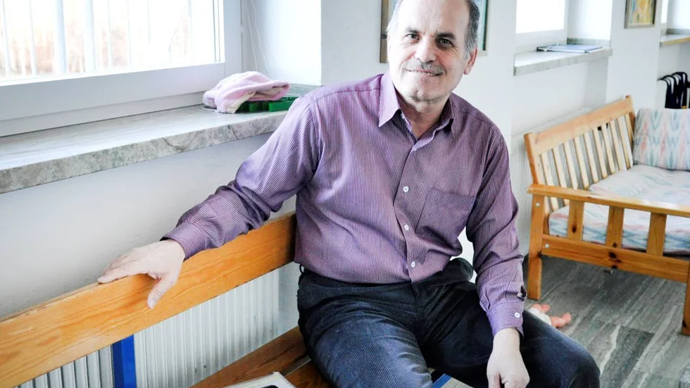 VILL JOBBA. Ahmad Alhasan från Syrien vill börja jobba nu direkt, han är civilingenjör och han känner att han kan göra nytta i Sverige.