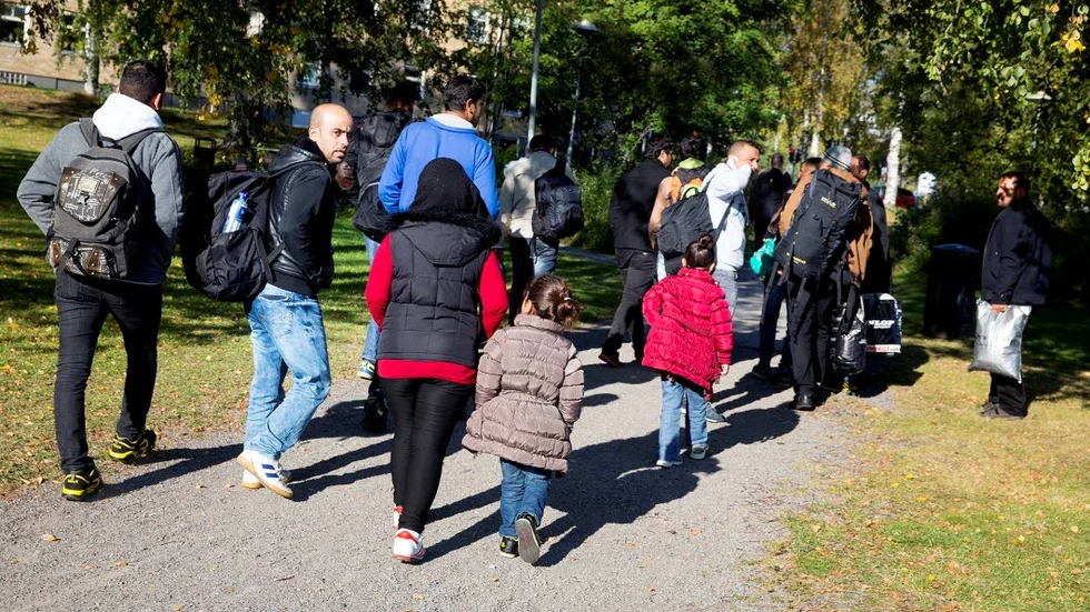 FLYKTINGAR. Hundratals människor kommer till tågstationen i Luleå varje dag för att sedan ta bussen till Haparanda, där de går över till Finland.