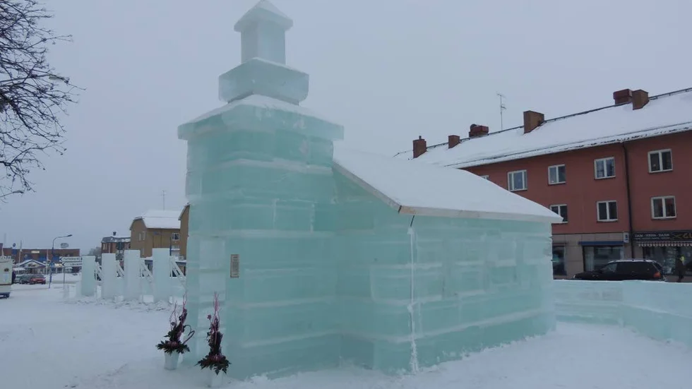 ISKYRKA. Icehotel är inte ensamma om att erbjuda vigsel i en iskyrka. Vilhelmina församling finns nu som konkurrenter och letar efter brudpar.