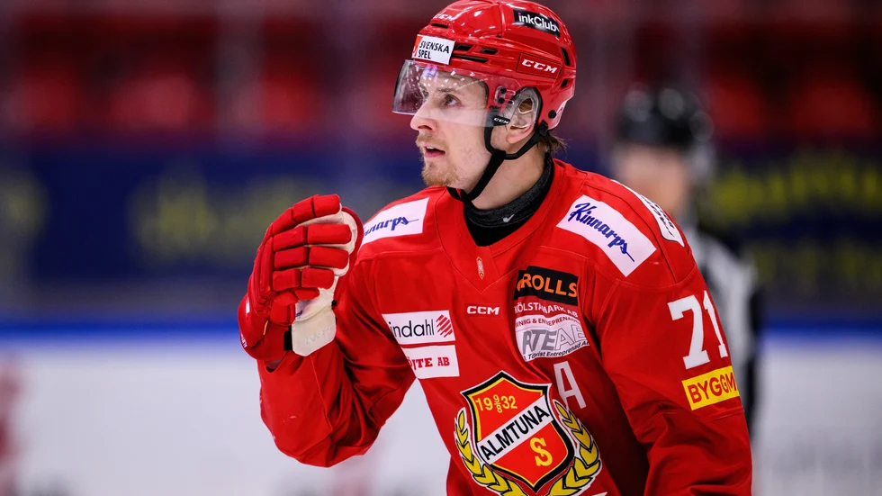 Jakob Ragnarsson har sålts till Djurgården. Som vanligt gör sig Almtuna av med sina bästa spelare under den här tiden på året. (Arkivbild)