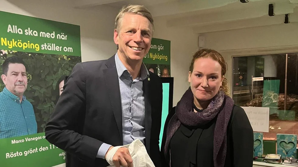 Per Bolund, språkrör för Miljöpartiet, och Kajsa Andersson från Miljöpartiet i Nyköping.