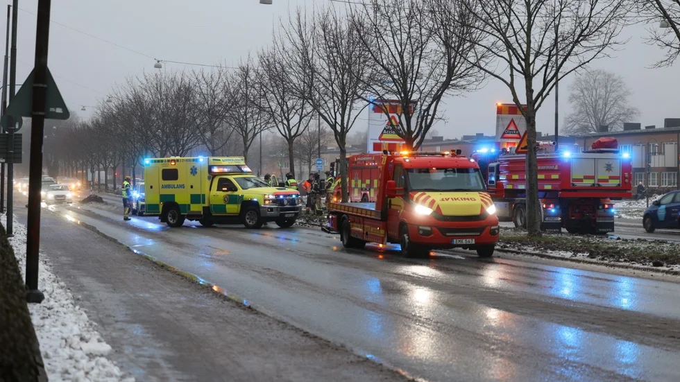 En trafikolycka inträffade på torsdagsförmmiddagen på Vaksalagatan strax före de fyra mackarna.
