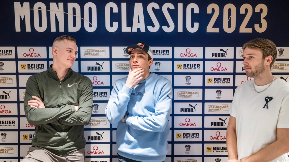 Stavhopparna Armand Duplantis (mitten), Sam Kendricks (vänster), USA, och Pål Haugen Lillefosse (höger), Norge, under pressträffen inför stavhoppsgalan Mondo Classic 2023.