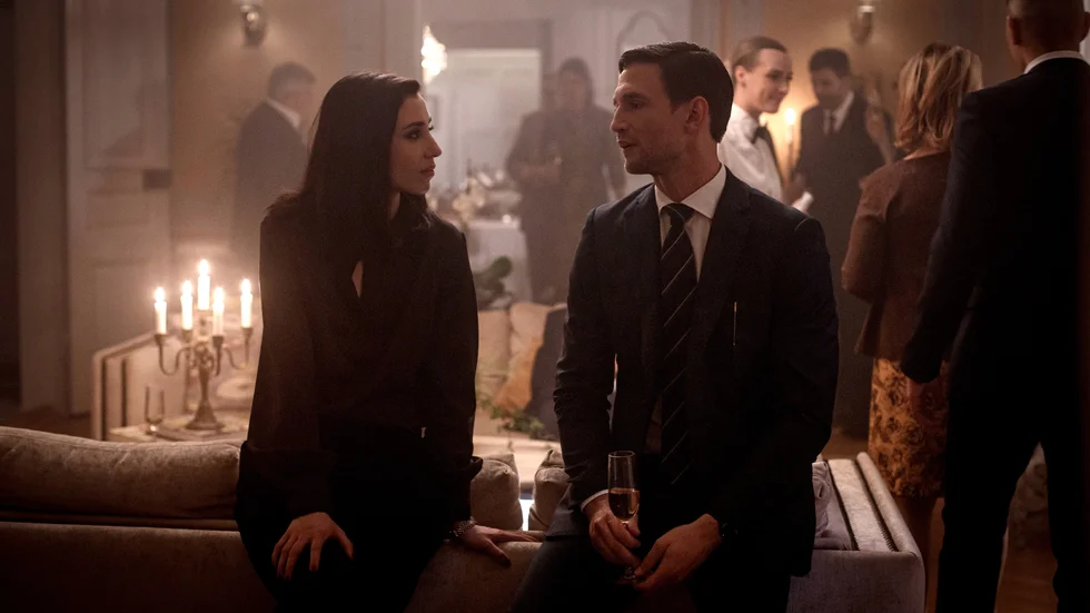Madeleine Martin och August Wittgenstein har huvudrollerna i tv-serien om Jana.