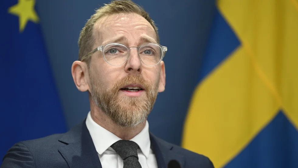 Socialminister Jakob Forssmed (KD) och regeringen kommer att besluta om en förlängning av de tillfälliga inreserestriktionerna från Kina på torsdag. Arkivbild.