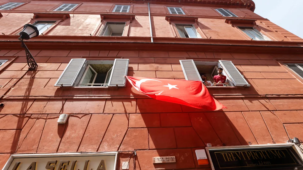 En turkisk flagga i Rom. Turkiet varnar nu för resor till Europa. Arkivbild.