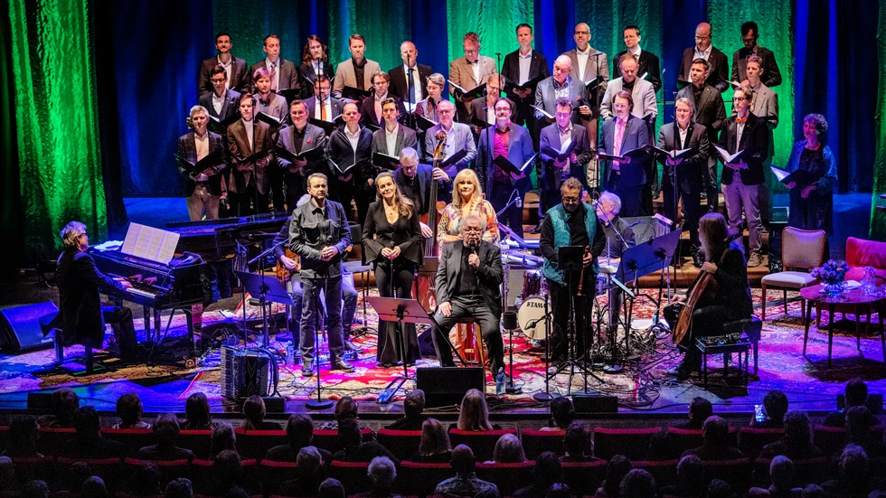 Det var fullt hus både på scenen och i salongen när Trio X firade sina mer än 20 år tillsammans. Hela ensemblen medverkade i avslutningsnumret Änglamark.