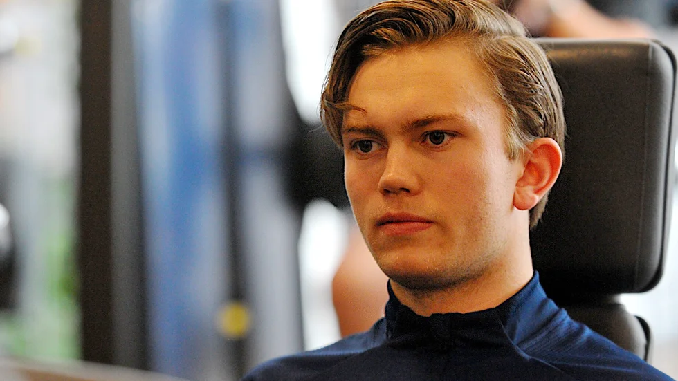 Axel Olsson har en hel del att fundera på gällande hans fotbollsframtid.
