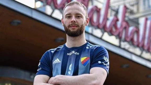 Trosakillen Max Johnson i Djurgårdens tröja. Nu är han klar för Trosa Edanö.