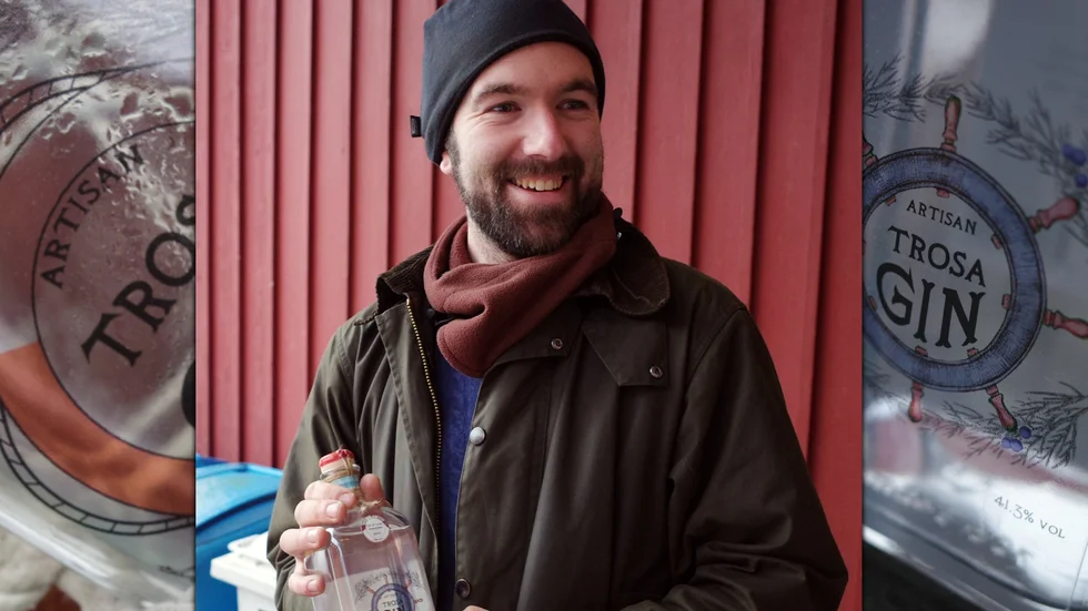 
Tobias ”Toby” Francis Cattrall flyttade till Vagnhärad från engelska Plymouth, hamnstaden i sydvästra England som är berömd för ”Plymouth Gin”.  