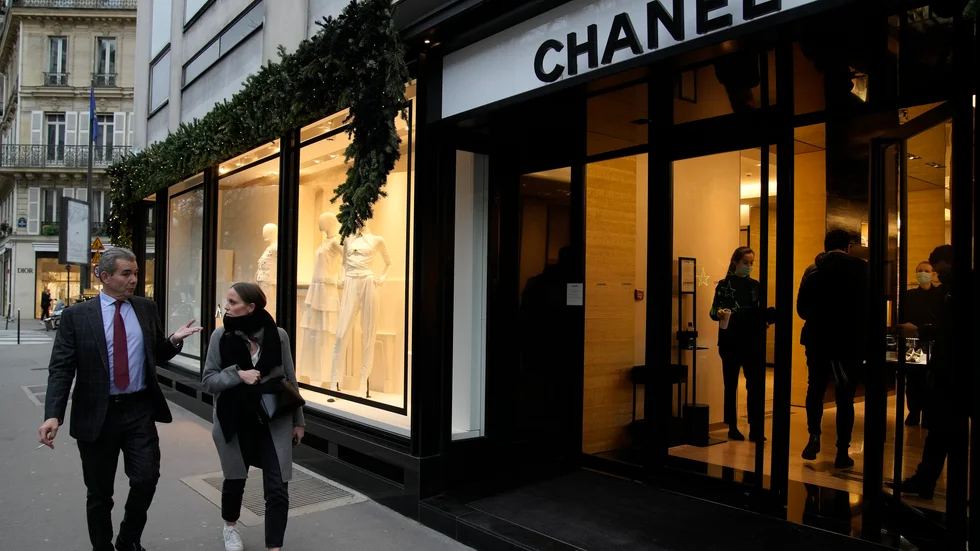 En Chanel-butik i centrala Paris. Arkivbild.