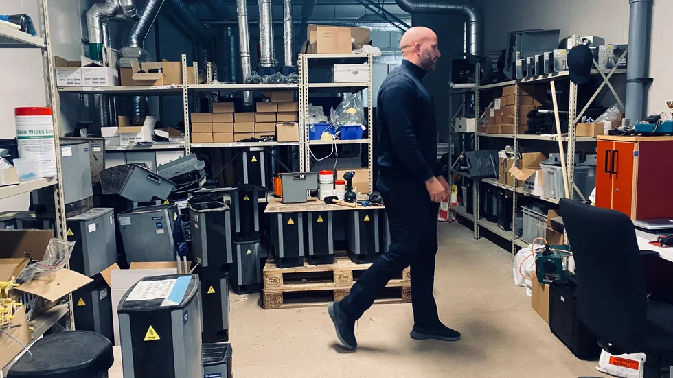 Vid ett lägenhetsuppdrag hoppade en råtta upp på Andreas Hedins ben. Han skakade av den, men råttan attackerade igen. Skrek han till? Nej, nej, han är van. 