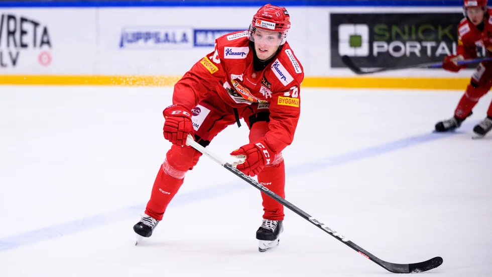 Jacob Svensson möter Södertälje med Almtuna under fredag kväll. På lördag väntar SHL-debut för 24-åringen när han förstärker Örebro mot Leksand.