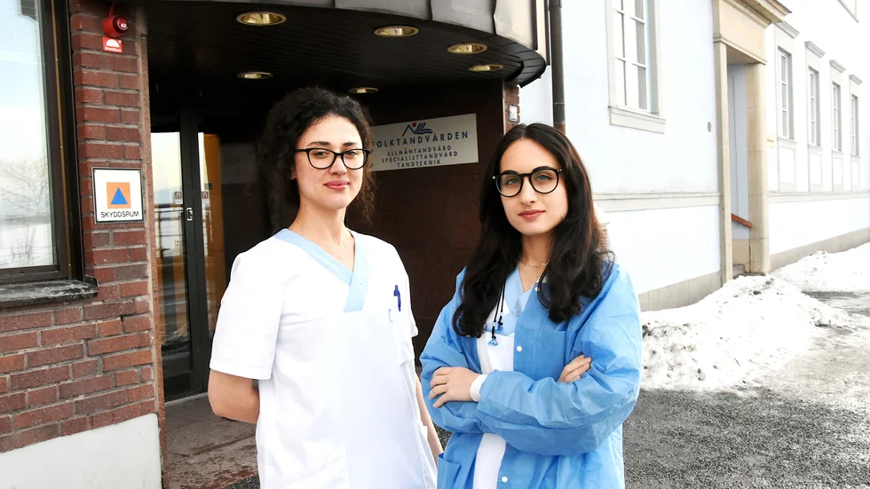 I två veckor har Lina Khairallah och Tanja Elou varit på plats som ett välkommet tillskott av tandläkare på Tandvårdscentralen efter en lyckad praktik. "Det fina mottagandet avgjorde".