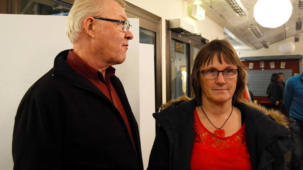 Kritiska. Kristdemokraterna Leif Gramner och Eva Esberg hade gärna sett att politikerna i Pajala först hade sett över var det går att skära ned innan det togs beslut om att höja skatten.
