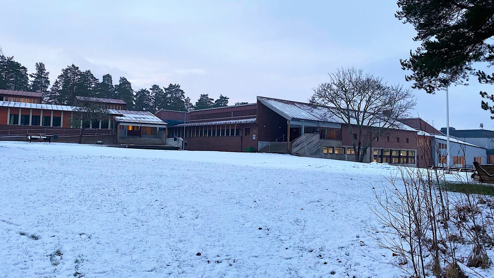 Hur nära Grosvadsskolan den nya skolan hamnar är än så länge oklart, men det finns tankar på att skolorna ska dela vissa salar.
