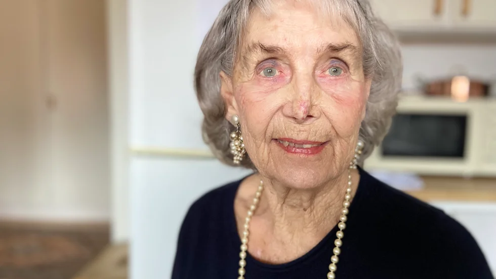 Paret som betalade 93-åriga Gun Fällmans matkasse på 550 kronor har hört av sig till tidningen. De vill vara anonyma och säger att de inte vill att Gun betalar tillbaka pengarna. 