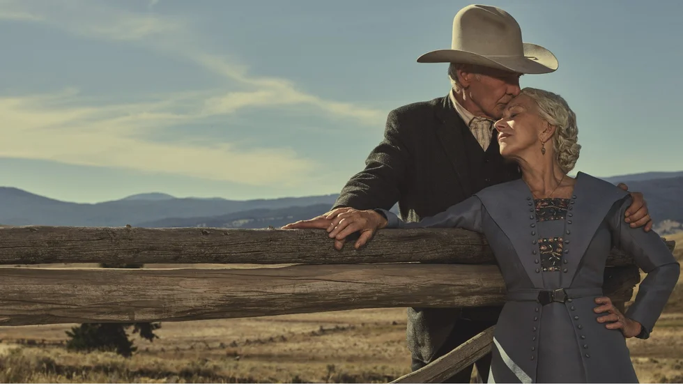 I "1923" spelar Harrison Ford och Helen Mirren paret Jacob och Cara Dutton som kämpar för sin ranch överlevnad i 1920-talets Montana. 