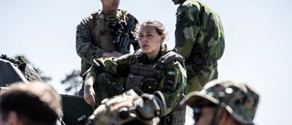 Kläder och utrustning begränsar kvinnor i militärtjänst