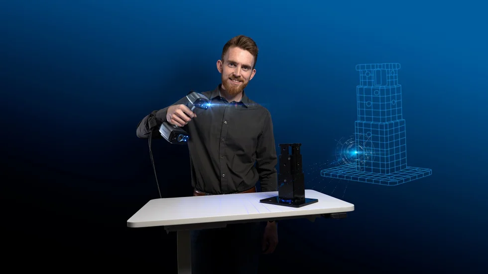Den nya skannern är en Einscan HX som klarar av att skanna med både structured light och med laser. Den har mycket hög upplösning och är handhållen så att man kan komma åt i trånga utrymmen och skannar detaljer på ett fördelaktigt sätt, enligt ett pressmeddelande.
