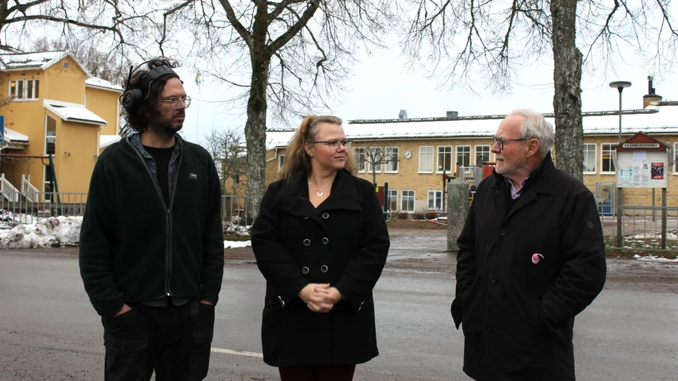 Axel Lindén, Sofia Lindahl och Lars-Göran Svensson anser att politikern måste tänka om kring att slå ihop mellanstadierna till Fornås och bara ha lågstadie i Klockrike.
