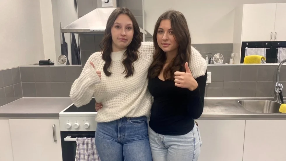 Frida Larsson och Melinda Wikström vann fredagens tävling i matlagning.