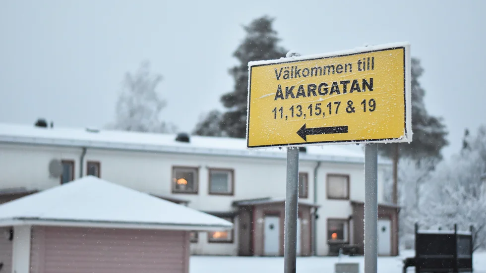 Personal och brukare vid gruppboendet Åkargatan 13 i Norsjö har skrivit till Inspektionen för vård och omsorg, IVO, angående miljön på boendet.