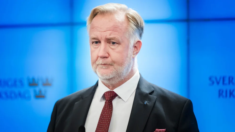 Liberalernas partiledare Johan Pehrson jämförs med Prussiluskan efter utspel om tidlås på sociala medier.