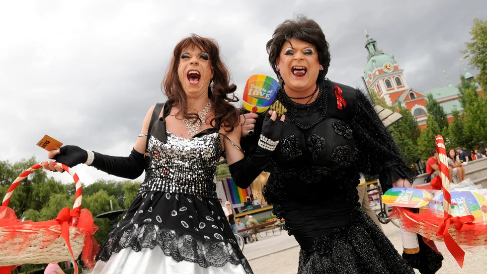 Dragqueen Miss Bitch Divine och Fröken Jasmiina från gruppen "Wadgirls2.