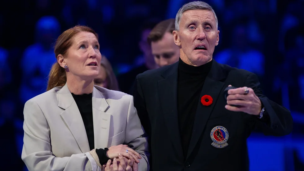 Börje Salming med sin fru Pia Salming vid Tidernas hockeygala som sändes i SVT den 12 november i år.