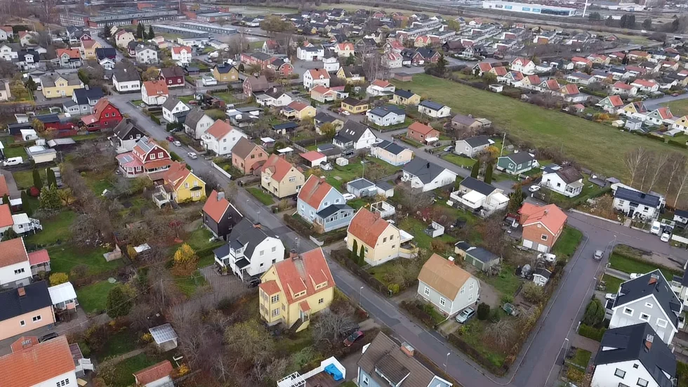 Sent på lördagskvällen larmades polis till Röksta med anledning av ett bostadsinbrott.