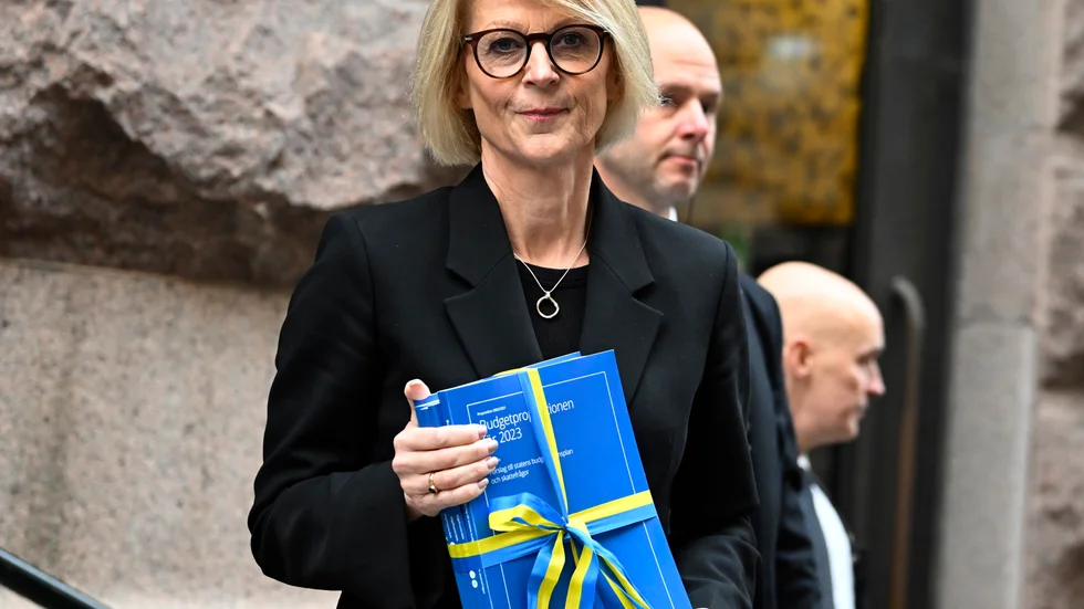 Sveriges ledarreaktioner reagerar på regeringens budget.