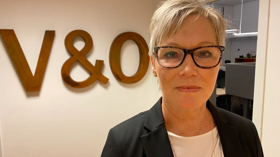 Förvaltningschefen Lotta Tronêt säger att hon försökt få reda på vad som ligger bakom kritiken mot den aktuella chefen, men inte lyckats. 